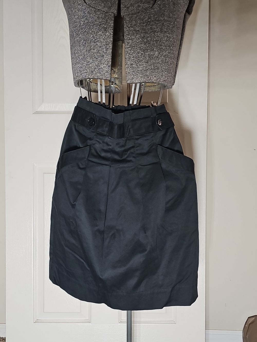 BCBG MaxAzria Black Pleated Shana Pencil Skirt Lined Pockets Paper Bag Size 2